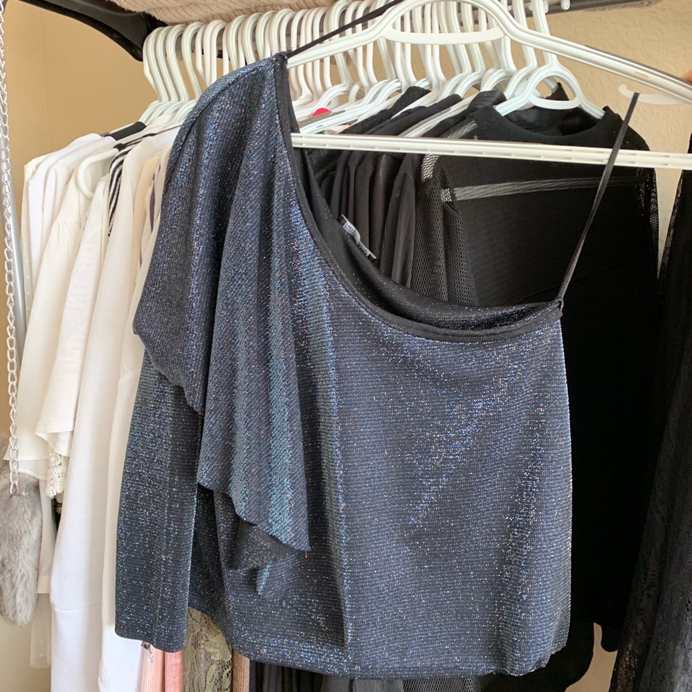 One sleeve sparkling tee shirt